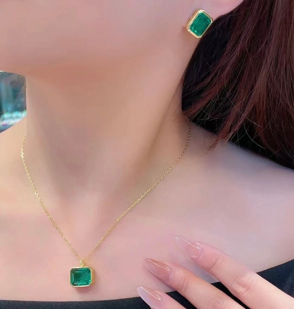 Emerald Pendant Necklace